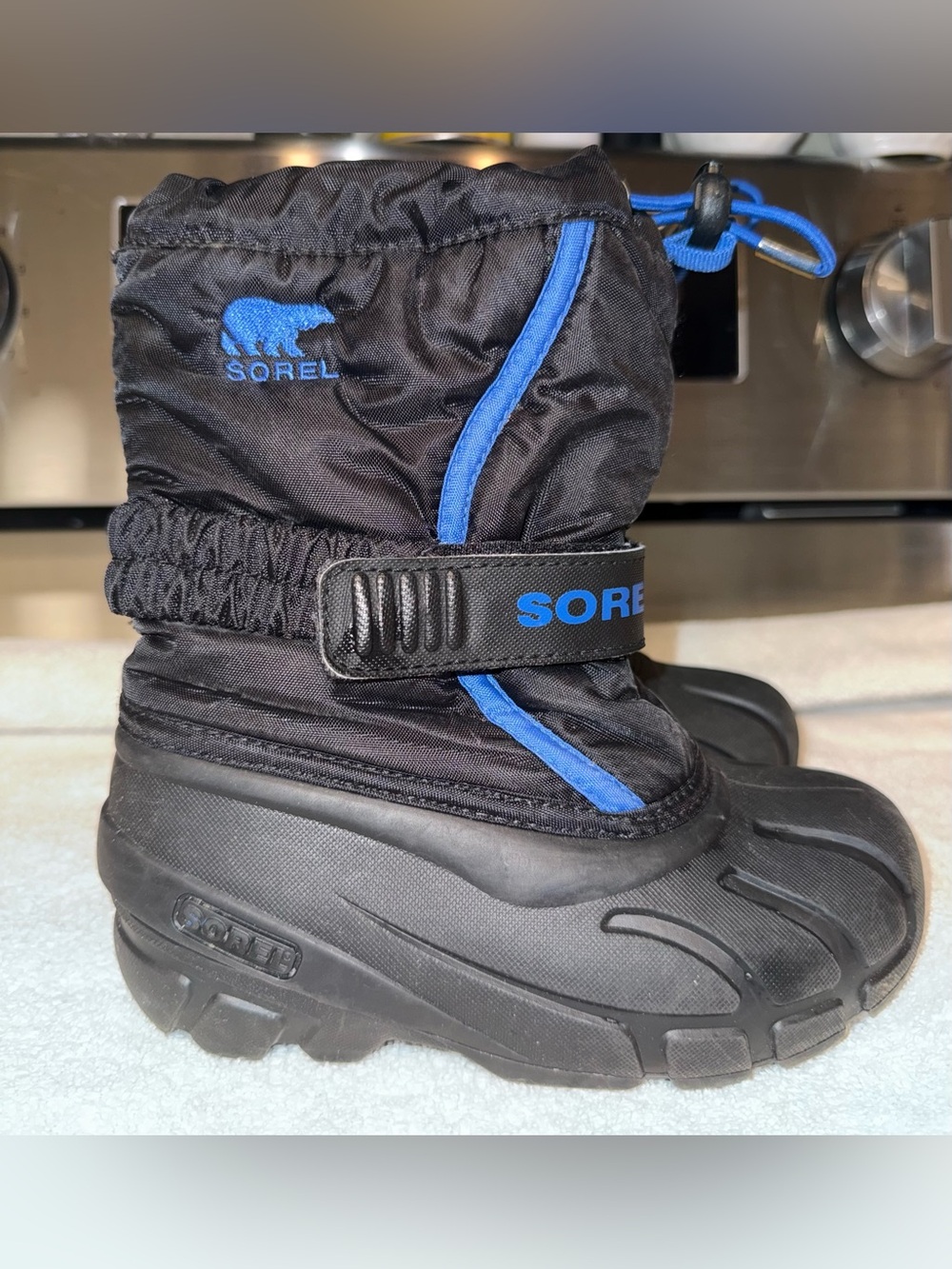 Sorel Boys Black and Blue Insulated Snow Boot with Hook Strap Size 12